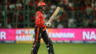 अभिषेक शर्मा मुश्किल में फंसे, सनराइजर्स हैदराबाद की जीत के बाद BCCI ने दी सजा, जानें क्यों गिरी गाज? SportsTak Hindi