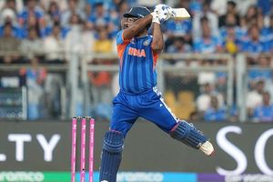 EXCLUSIVE: संजू सैमसन के गिरते करियर ग्राफ ने कैसे लगाई लंबी छलांग? युवराज सिंह से एक बातचीत ने बचाया SportsTak Hindi