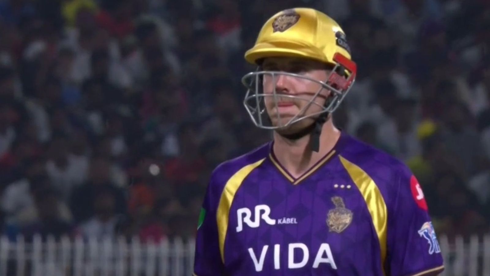 पूर्व भारतीय क्रिकेटर का बड़ा बयान, IPL 2026 के सबसे महंगे खिलाड़ी को KKR की प्लेइंग 11 से कर दिया जाए ड्रॉप आउट होने के बाद मैदान से बाहर जाते केकेआर (photo: social media)