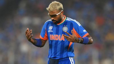 IPL 2026: हार्दिक पंड्या DC के खिलाफ मैच से बाहर, सूर्यकुमार यादव ने संभाली मुंबई इंडियंस की कप्तानी SportsTak Hindi