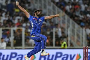 IPL 2026: जसप्रीत बुमराह ने DC के खिलाफ मैदान पर कदम रखते ही रचा इतिहास, रोहित शर्मा- हरभजन के एलीट क्लब में शामिल SportsTak Hindi