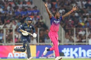 GT vs RR : 6 गेंद 11 रन के रोमांच में राशिद खान नहीं दिला सके गुजरात को जीत, राजस्थान ने आखिरी गेंद में जीती रोमांचक बाजी SportsTak Hindi