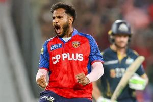 पांच विकेट लेकर PBKS को दिलाई दो जबरदस्त जीत, फिर अपनी रफ्तार को लेकर बयां किया दर्द, बोले- मैं उतनी तेज गेंदबाजी नहीं करता हूं जितनी... SportsTak Hindi