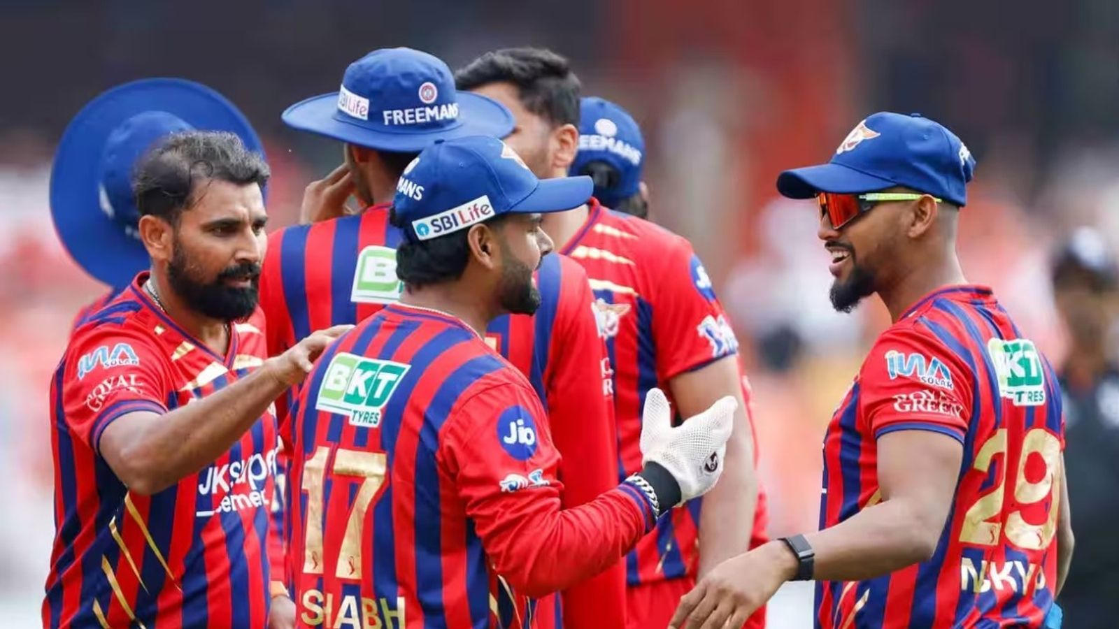 'मैं कोई मशीन नहीं', शमी ने हैदराबाद पर कहर बरपाने के बाद अजीत अगरकर को घेरा, कहा - लोग नोटिस नहीं करते तो... विकेट लेने के बाद खिलाड़ियों संग शमी