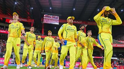 IPL 2026: चेन्नई सुपर किंग्स ने 6561 दिनों में पहली बार देखा इतना खराब दिन, RCB के खिलाफ पांच बार की चैंपियन ने ये क्या कर दिया? SportsTak Hindi