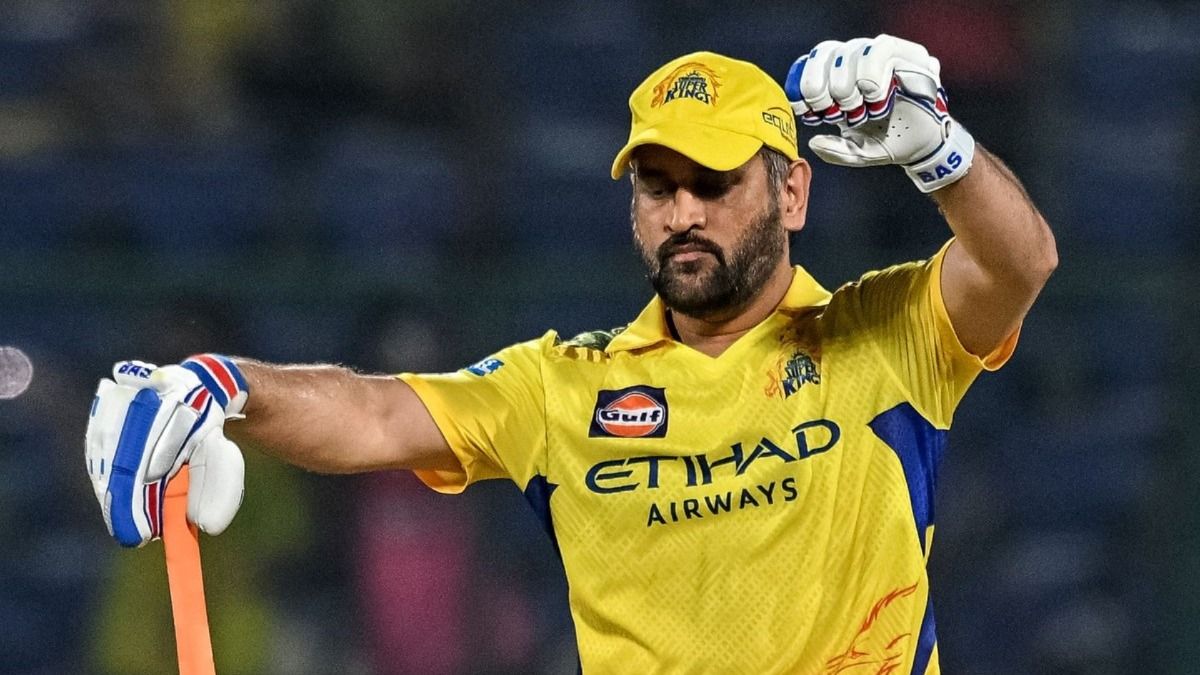 एमएस धोनी पिंडली की चोट से जूझ रहे हैं. (PC: Getty)