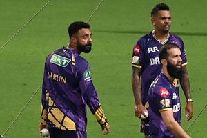वरुण चक्रवर्ती और सुनील नरेन क्यों हैं KKR की प्लेइंग इलेवन से बाहर, जानें 7 साल बाद क्यों हुआ ऐसा ? SportsTak Hindi