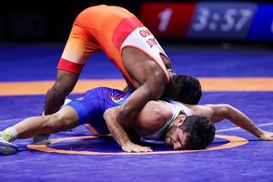 2 साल की उम्र में मां को खोया, 15 साल की उम्र में गोद लिया, अब एशियन चैंपियन बनने से एक जीत दूर भारतीय पहलवान SportsTak Hindi