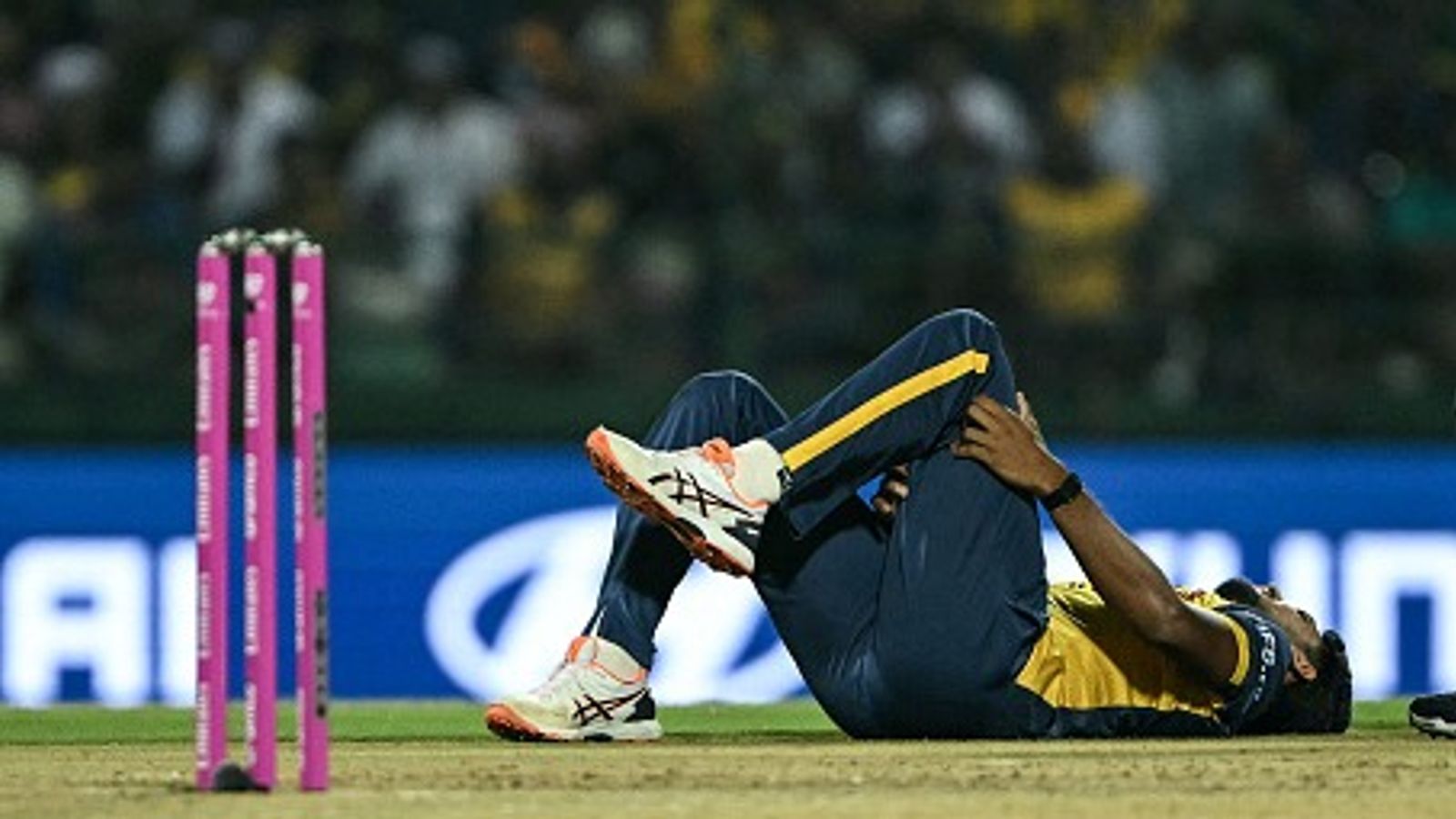 IPL 2026: पहली जीत के लिए तरस रही KKR से कब जुड़ेगा ये खतरनाक गेंदबाज? सामने आई लेटेस्ट अपडेट मथीशा पथिराना टी20 वर्ल्ड कप में चोटिल हो गए थे (PC: Getty)