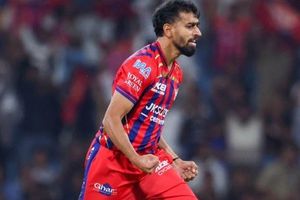 IPL के लिए कांस्टेबल की परीक्षा छोड़ी, पीठ पर रेत की बोरी बांध दौड़ लगाई, अब LSG के लिए गरदा उड़ा रहा नजफगढ़ का ‘प्रिंस’ SportsTak Hindi