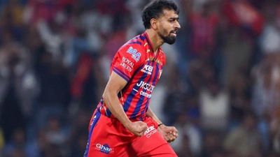 IPL के लिए कांस्टेबल की परीक्षा छोड़ी, पीठ पर रेत की बोरी बांध दौड़ लगाई, अब LSG के लिए गरदा उड़ा रहा नजफगढ़ का ‘प्रिंस’ SportsTak Hindi