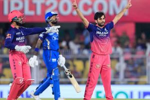 IPL 2026 Points Table : राजस्थान ने पंजाब से छीना उनका ताज, जानें बुरी हार से मुंबई का हाल SportsTak Hindi