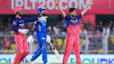 IPL 2026 Points Table : राजस्थान ने पंजाब से छीना उनका ताज, जानें बुरी हार से मुंबई का हाल Ravi Bishnoi after taking a wicket against Mumbai