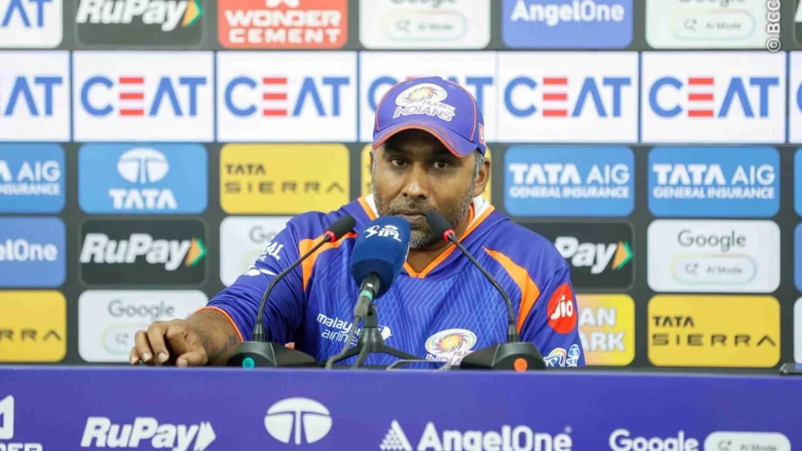 मुंबई इंडियंस की दो हार पर मैनेजमेंट ने दिया बड़ा बयान, बताया आगे के मैचों का प्लान मुंबई इंडियंस के हेड कोच महेला जयवर्धने (photo: iplt20)