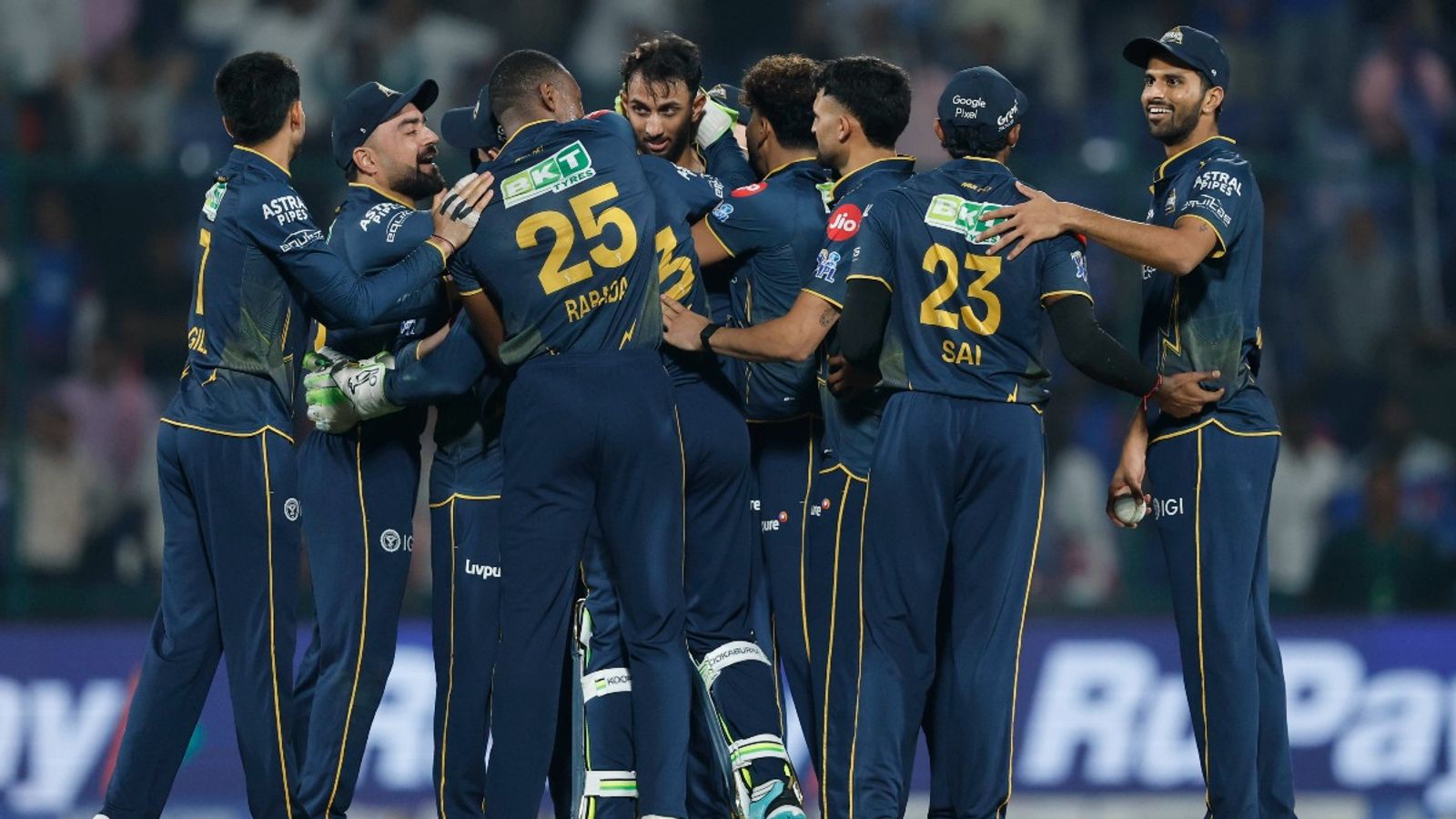 IPL 2026 Points Table: गुजरात टाइटंस की एक रन की जीत से पॉइंट्स टेबल में उठापटक, मुंबई इंडियंस समेत तीन टीमों को हुआ नुकसान गुजरात टाइटंस की टीम छठे स्थान पर पहुंच गई है. (PC: IPL X)