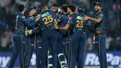 IPL 2026 Points Table: गुजरात टाइटंस की एक रन की जीत से पॉइंट्स टेबल में उठापटक, मुंबई इंडियंस समेत तीन टीमों को हुआ नुकसान SportsTak Hindi