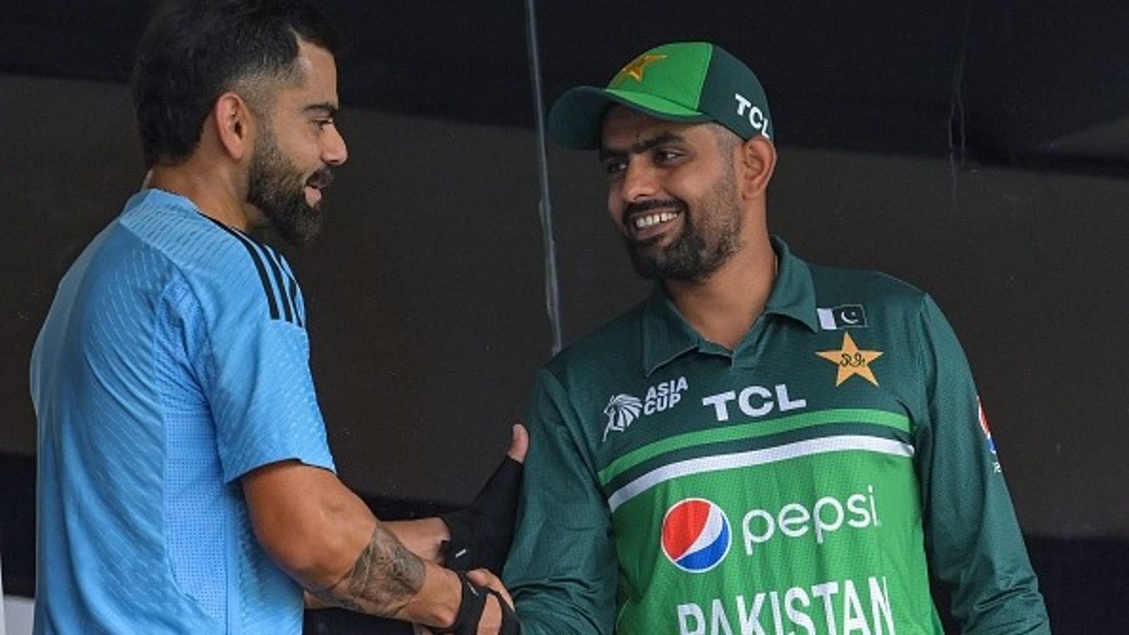 'मैंने बहुत मैच फिनिश किए हैं', विराट कोहली से तुलना पर बौखलाए बाबर आजम, सवाल को बीच में काट निकाली अपनी भड़ास, Video बाबर आजम की फिनिशिंग क्षमता को लेकर विराट कोहली से तुलना हुई थी. (PC: Getty)