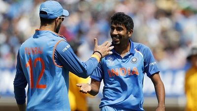 'इस बच्चे को नेट्स से बाहर करो', कैंसर से वापसी के दौरान युवराज सिंह ने बुमराह को क्यों कहा ऐसा? अब किया खुलासा Yuvraj Singh and Jasprit Bumrah during a match for India