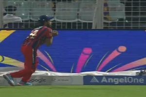 दिग्वेश राठी ने लपका कैच तो मचा हंगामा, फिन एलन को आउट दिए जाने पर क्या KKR से हुआ ब्लंडर, देखें VIDEO SportsTak Hindi