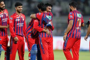 LSG को लगा झटका, उनकी टीम का धाकड़ गेंदबाज IPL 2026 सीजन से हुआ बाहर, जानें मामला SportsTak Hindi