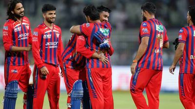 LSG को लगा झटका, उनकी टीम का धाकड़ गेंदबाज IPL 2026 सीजन से हुआ बाहर, जानें मामला LSG PLAYERS