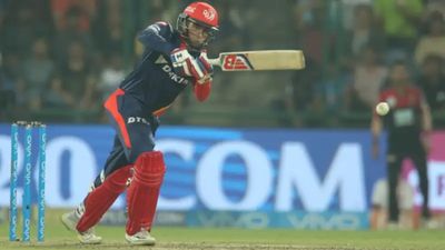 IPL में इन खिलाड़ियों ने ट्रेड के जरिए टीम बदली और पलट गई कहानी, जीरो से बन गए हीरो, जानिए कौन-कौन शामिल SportsTak Hindi