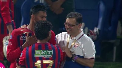 LSG की जीत के बावजूद ऋषभ पंत पर क्यों बरस पड़े पूर्व क्रिकेटर मोहम्मद कैफ? जानें वजह Mukul Chaudhary and Rishabh Pant with owner Sanjiv Goenka after the win