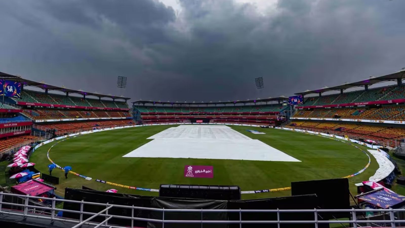 RR vs RCB : बारिश के चलते टॉस में देरी, 5-5 ओवर के लिए क्या है टाइम और कितने बजे मैच हो जाएगा रद्द, जानें सब कुछ RR vs RCB मैच से पगले गुवाहाटी का मैदान