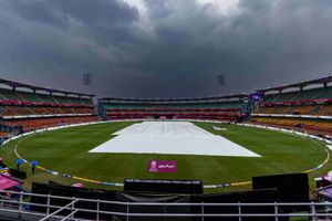 RR vs RCB : बारिश के चलते टॉस में देरी, 5-5 ओवर के लिए क्या है टाइम और कितने बजे मैच हो जाएगा रद्द, जानें सब कुछ SportsTak Hindi