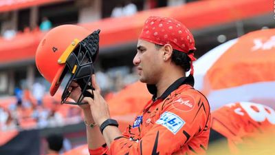 अभिषेक शर्मा-ट्रेविस हेड को कैसे रोकेगी पंजाब किंग्स? शशांक सिंह ने बताया मास्टर प्लान Abhishek Sharma getting ready to bat