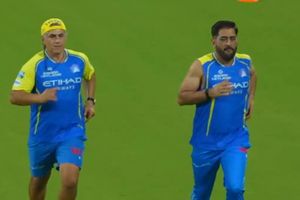 स्टीफन फ्लेमिंग ने दी धोनी की फिटनेस अपडेट, CSK के खराब खेल पर खुद को माना जिम्मेदार SportsTak Hindi