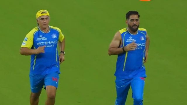 स्टीफन फ्लेमिंग ने दी धोनी की फिटनेस अपडेट, CSK के खराब खेल पर खुद को माना जिम्मेदार एमएस धोनी काफ स्ट्रेन के चलते आईपीएल 2026 में नहीं खेल पाए हैं.