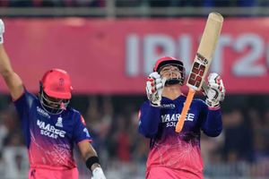 RR vs RCB : सूर्यवंशी-जूरेल के तूफान में उड़ी RCB, 202 रन के लक्ष्य का खिलौना बनाकर राजस्थान ने लगाया जीत का 'चौका' SportsTak Hindi