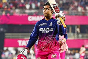 बुमराह, भुवनेश्वर, सिराज से लेकर बोल्ट तक, वैभव सूर्यवंशी ने इन खतरनाक गेंदबाजों की पहली गेंद पर क्या किया? SportsTak Hindi