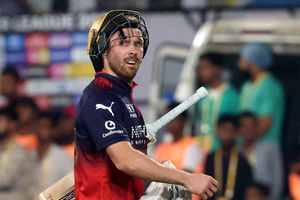 फिल साल्ट के फ्लॉप होने पर भी जैकब बेथेल को क्यों नहीं खिला रही है RCB ? भुवनेश्वर ने बताई वजह SportsTak Hindi