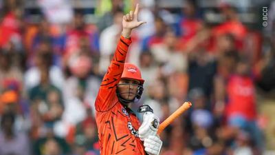 अभिषेक-हेड की जोड़ी ने मचाई तबाही, 6 ओवर में 105 रन उड़ाकर बनाया रिकॉर्ड, इनके जैसा कोई नहीं ABHISHEK SHARMA