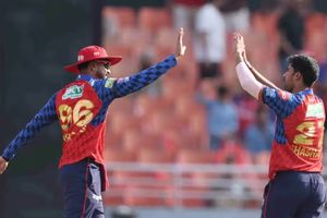 अभिषेक शर्मा को शशांक सिंह ने कैसे तीसरी बार गेंदबाजी करके फंसाया, अब खोला बड़ा राज SportsTak Hindi