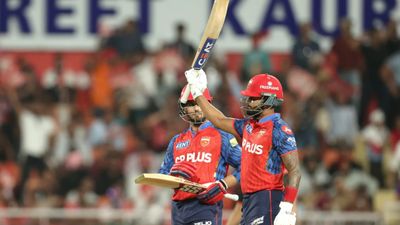 PBKS vs SRH: पंजाब किंग्स का विजयी रथ जारी, हैदराबाद को 220 रन के चेज में 6 विकेट से पीटा SportsTak Hindi