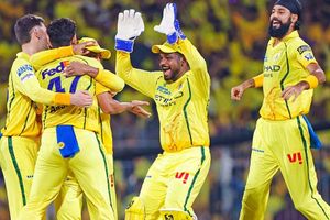 'खिलाड़ी हारते- हारते थक गए थे', लगातार तीन हार के बाद CSK के ड्रेसिंग रूम का माहौल कैसा था? पहली जीत के बाद कोच का खुलासा SportsTak Hindi