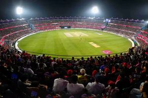 सिर्फ 15 दिन में ही इस वेन्यू पर समाप्त हो गया IPL का रोमांच, स्टाफ को मिला बड़ा ईनाम SportsTak Hindi