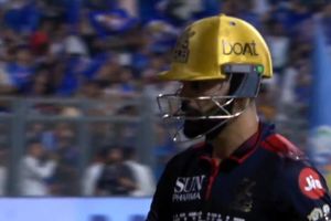 विराट कोहली 'कछुआछाप' फिफ्टी बनाकर हुए नाराज, पहले ग्लव्ज फिर हेलमेट फेंके, खुद को ही कोसा, देखिए Video SportsTak Hindi