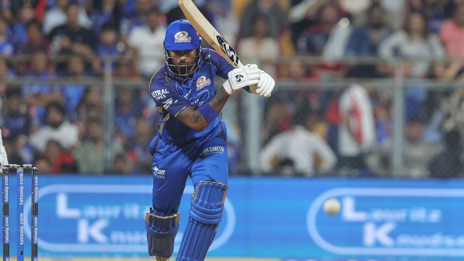 मुंबई इंडियंस की टीम में अब होंगे बड़े बदलाव! लगातार तीसरी हार से नाराज हार्दिक पंड्या की बड़ी बात मुंबई इंडियंस ने लगातार तीन मैच गंवा दिए. (PC: ipl x)