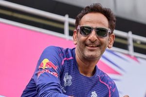 राजस्थान रॉयल्स मैनेजर को BCCI ने भेजा नोटिस, डगआउट में फोन चलाने पर 48 घंटे में मांगा जवाब SportsTak Hindi