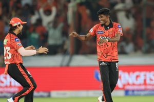 कौन है साकिब हुसैन जिन्हें IPL डेब्यू पर मिला जायसवाल का विकेट, पिता करते थे मजदूरी, मां का गहना बेच खरीदे थे जूते SportsTak Hindi