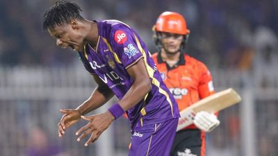 KKR के गेंदबाज मुजरबानी पर PSL ने लगाया दो साल का बैन, पाकिस्तानी फ्रेंचाइज को IPL 2026 के लिए मार दी थी लात SportsTak Hindi