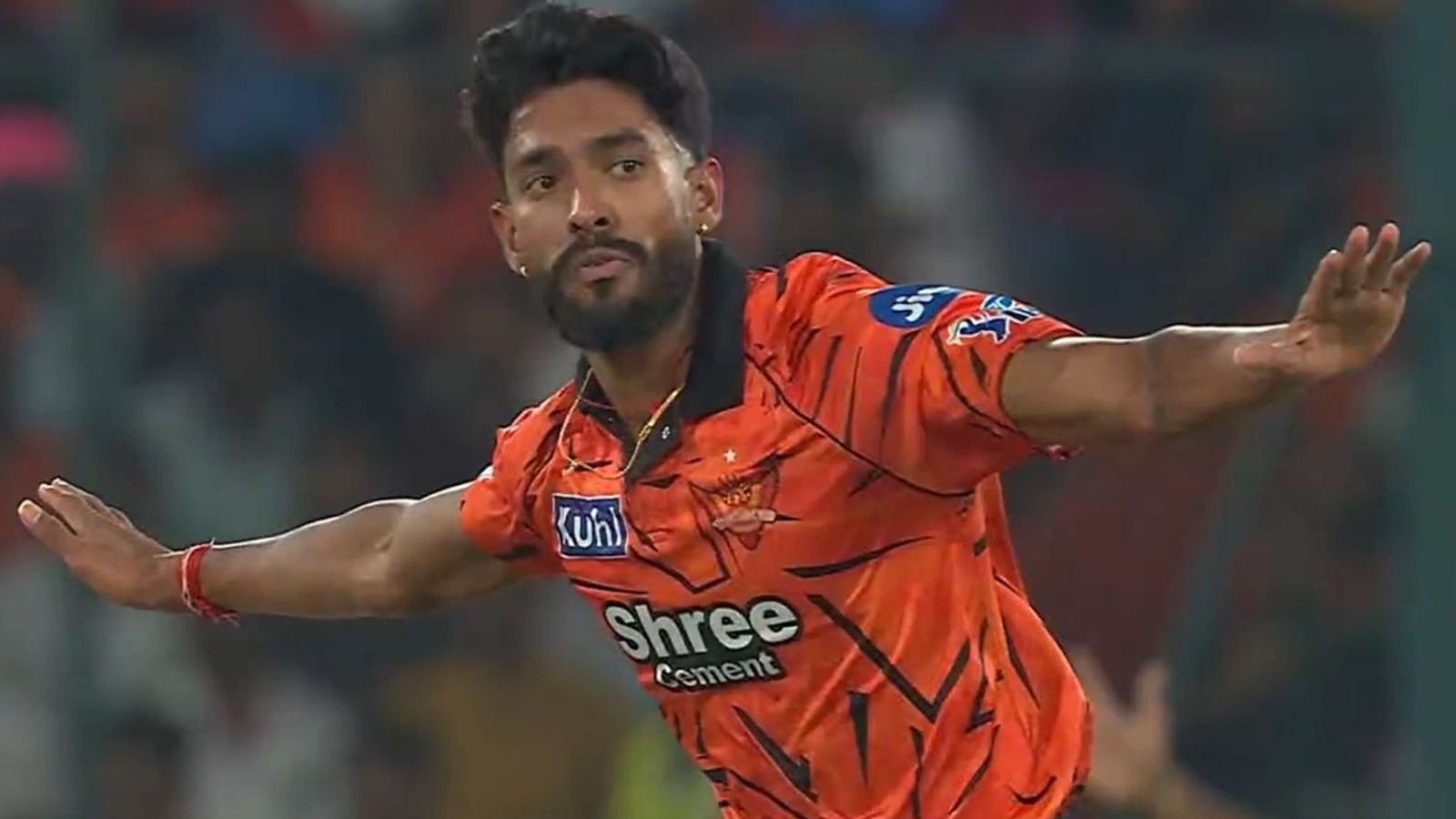 RR के खिलाफ चार विकेट लेकर IPL में डेब्यू करने वाले प्रफुल्ल हिंगे का उमेश यादव से क्या है कनेक्शन? प्रफुल्ल हिंगे ने आईपीएल डेब्यू मैच में चार विकेट लिए. (PC: X)