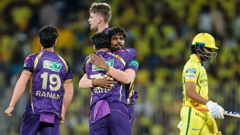 आउट होने के बाद मैदान से बाहर जाते ऋतुराज गायकवाड़ (photo: iplt20)