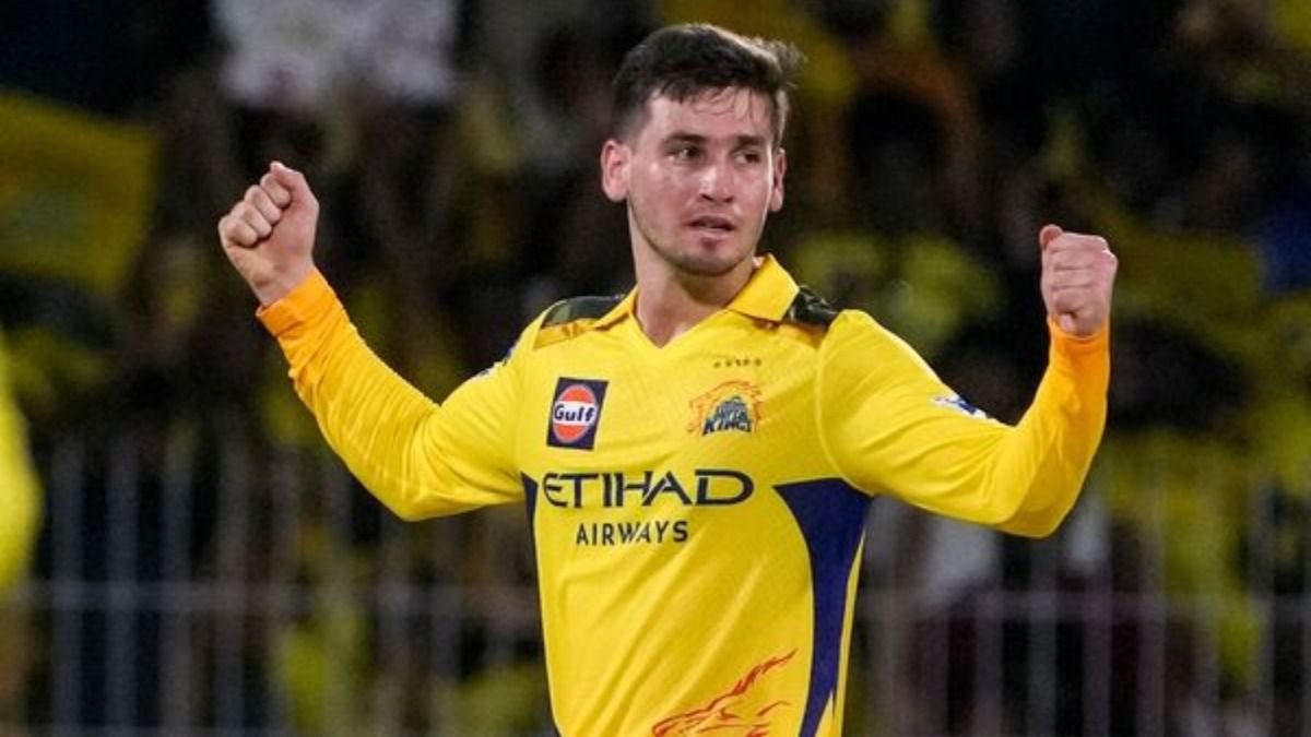 धोनी ने नूर अहमद से ऐसा क्या कहा कि उनकी गेंदबाजी में फिर लौट आई फॉर्म? अब खुला बड़ा राज SportsTak Hindi