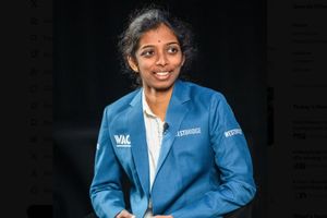 वैशाली ने रचा इतिहास, फ़िडे कैंडिडेट्स चेस टूर्नामेंट जीतकर वर्ल्ड चैंपियनशिप में बनाई जगह SportsTak Hindi