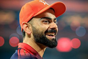 '37 साल का यंग विराट कोहली अब...', स्टार बल्लेबाज की स्ट्राइक रेट पर सवाल उठाने वालों को RCB ने किया ट्रोल SportsTak Hindi